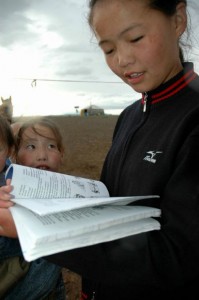 Pige med bog Mongoliet