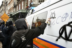 Voldsom demonstration mod finanskrise London marts 2013