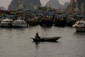 Blandt muslingefiskere i Cai Rong, Bai Tu Long Bay