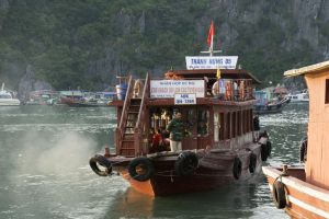 Båd til Quan Lan fra Cai ROng, Bai Tu Long Bay