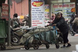 Morgen i Hanoi - butikken skal køres ud