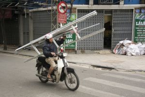 Stige på scooter, Hanoi