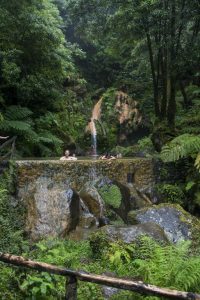 Der er varme kilder flere steder på Azorerne. Her Miradouro da Bela Vista.