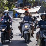 Sanur, Bali: Alt kan transporteres på en motorcykel